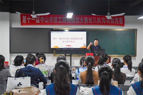 裁判長(zhǎng) 宣誓